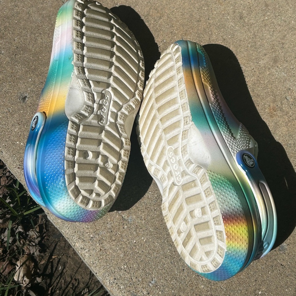 Fleece lined tie dyed crocs size women’s 7 men’s 5 - Picture 2 of 7
